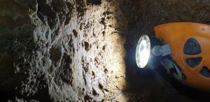 Lire la suite à propos de l’article Des ossements humains trouvés dans une grotte du Gard