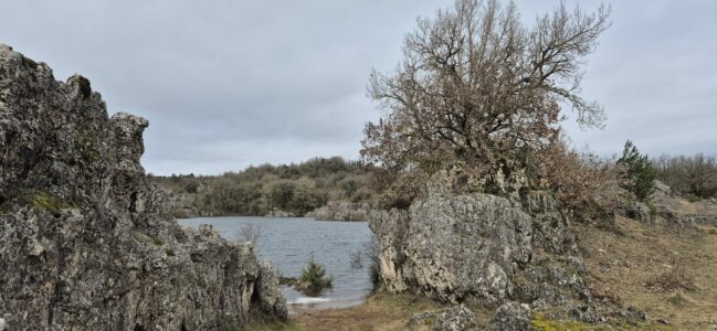 Le lac temporaire des Rives, un phénomène spectaculaire du causse du Larzac